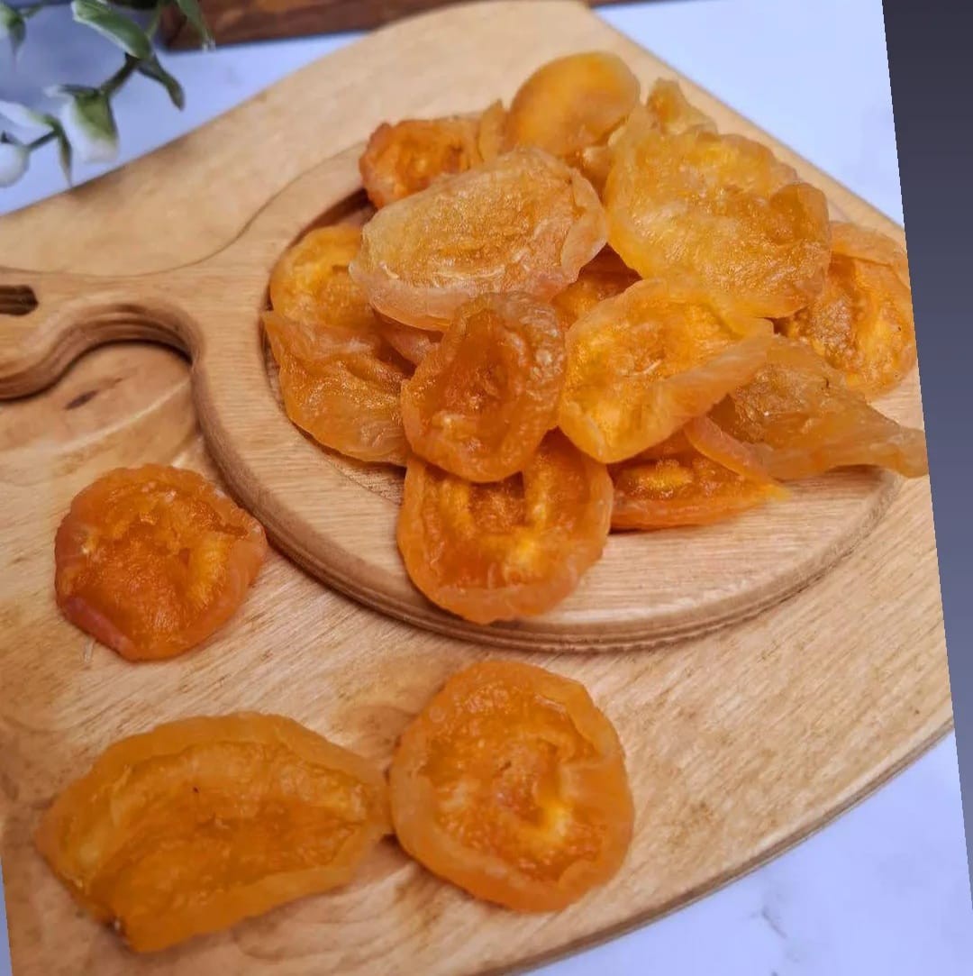 میوه خشک و برگ